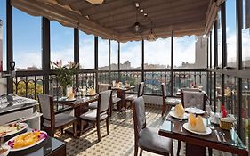 Golden Moon Suite Hotel&Travel